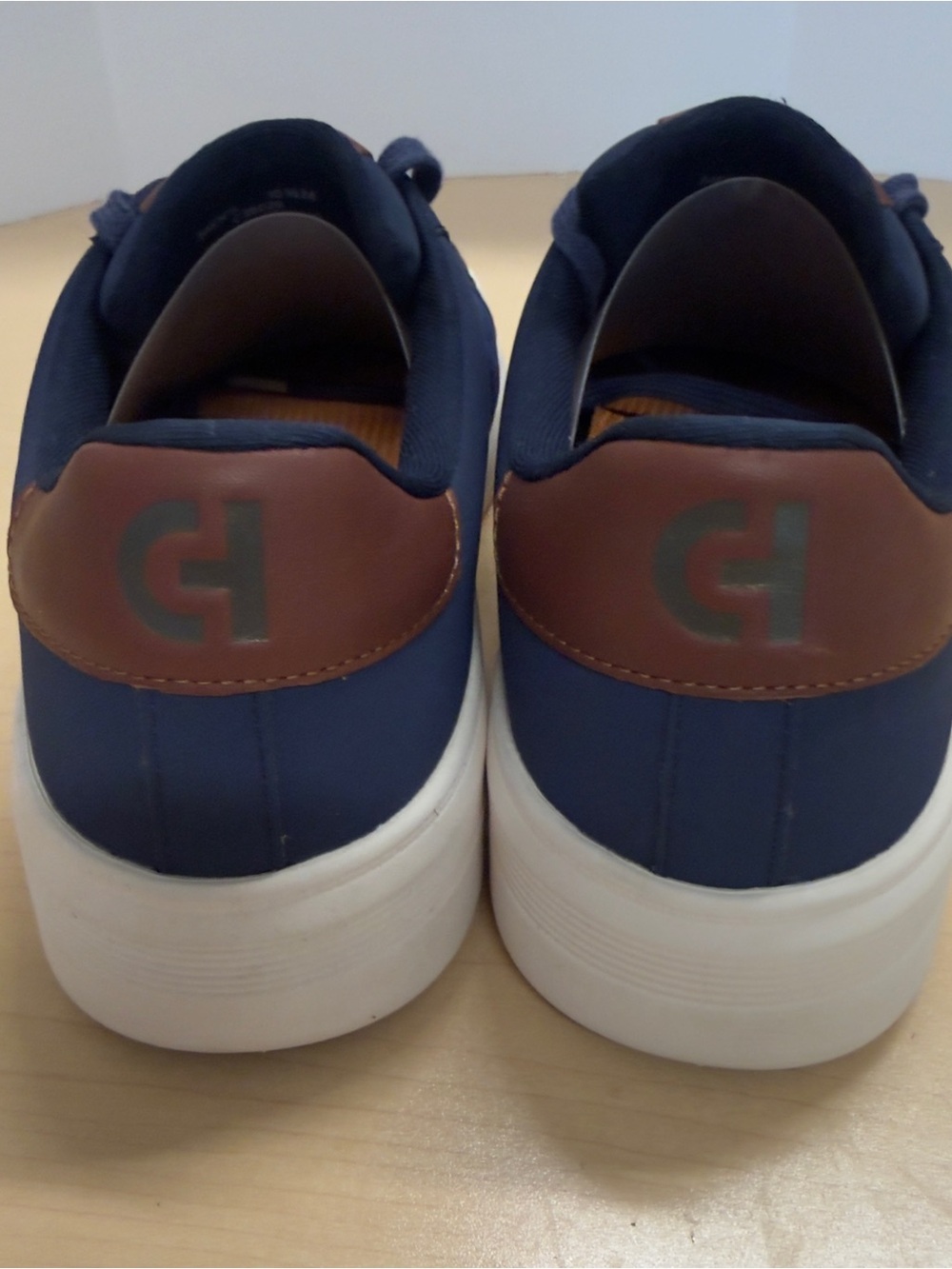 Cole Haan Men's Grand 360
Crosscourt Premier Sneaker Size 10.5 - Picture 3 of 16